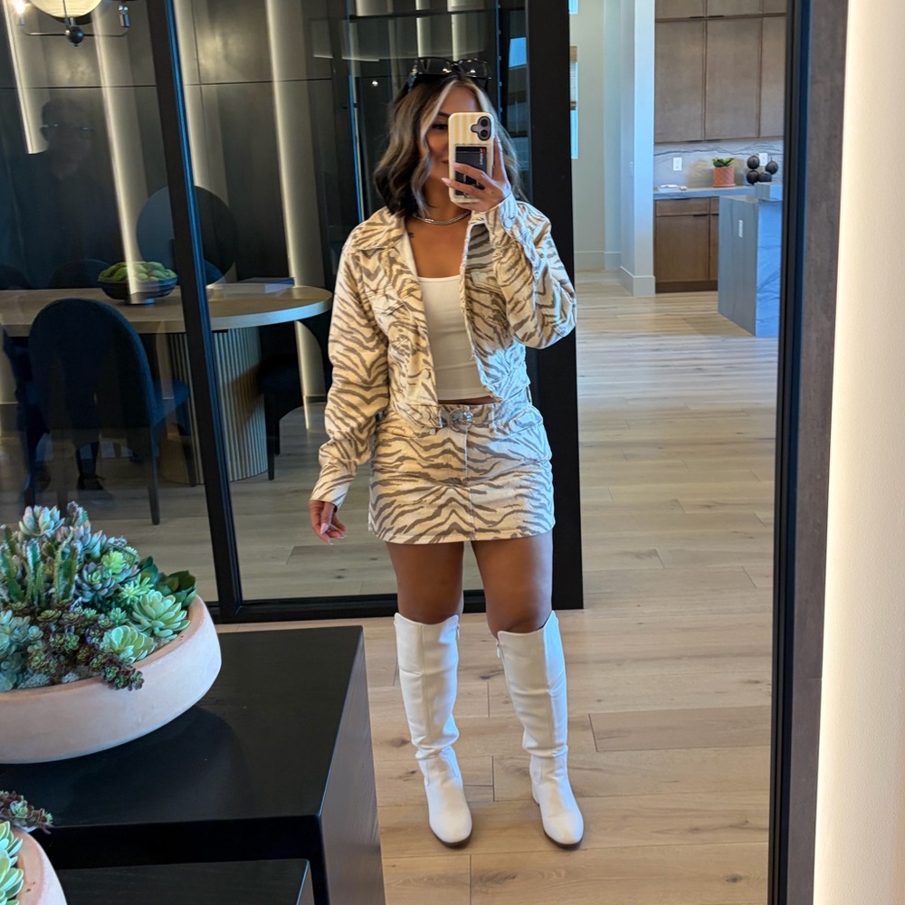 Good American Essential Crop Denim Jacket